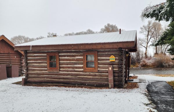 Cabin 8 Wintery Entrance