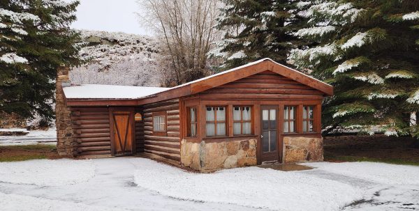 Cabin 3 Wintery Entrance