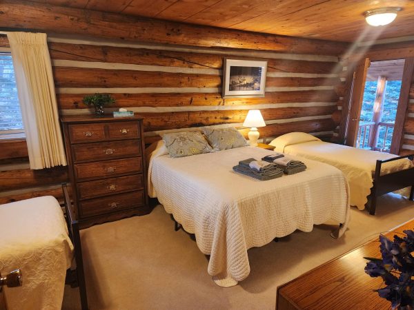 Cabin 12 Bedroom 1221
