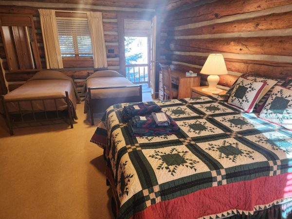 Cabin 12 Bedroom 1222