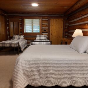 Cabin 12, Room 1222, Queen & 2 Twins