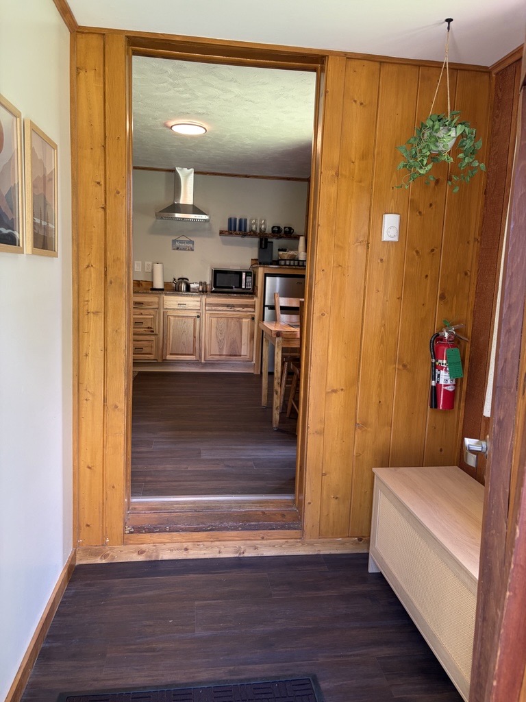 Cabin 5 Entryway